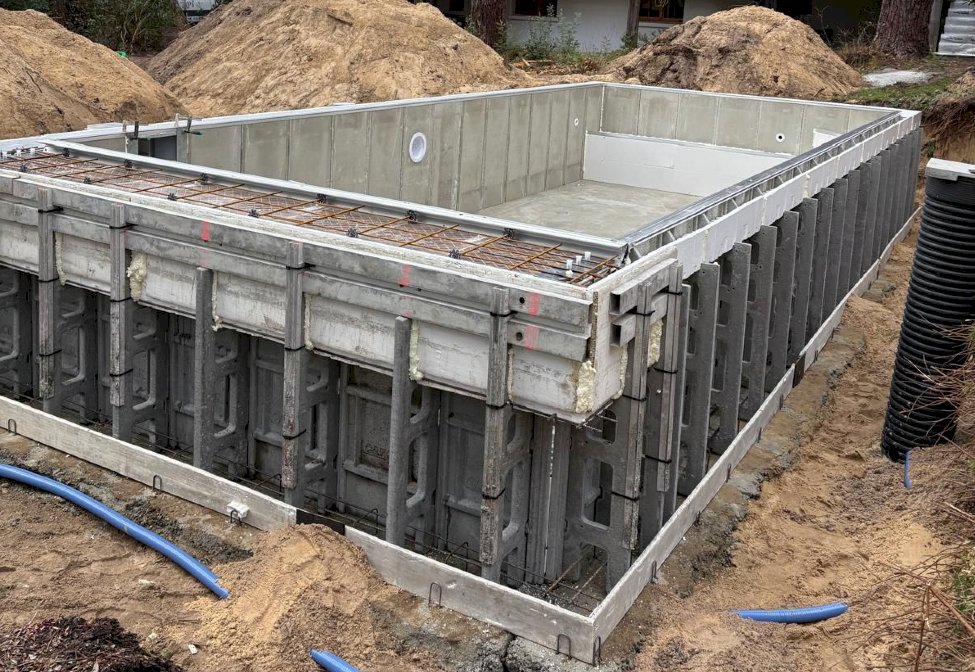 Construction d'une piscine classique en béton par Le Bassin Bleu